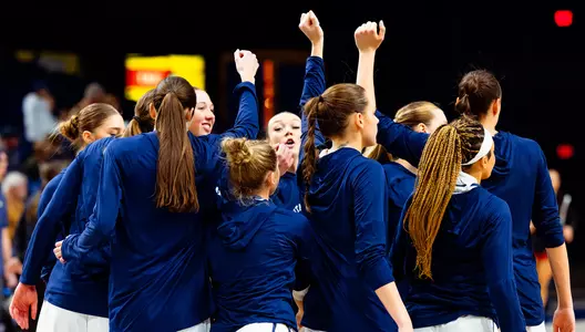 WBB_2324_TEAM_HUDDLE_PRE_EWU