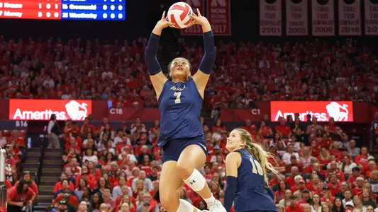 VB_24_MONTANA_STATE_NELLIE_STEVENSON_ON_THE_ASSIST