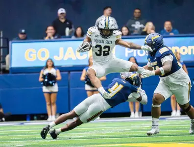 Julius Davis hurdles NAU