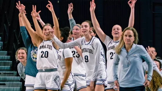 WBB_2526_3_BALL_CELEBRATION_UNLV