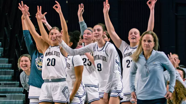 WBB_2526_3_BALL_CELEBRATION_UNLV