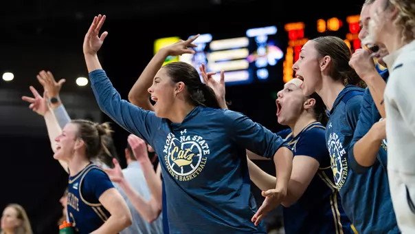 WBB_2526_CU_BENCH_CELEBRATION_2