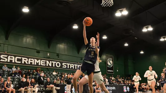 WBB_2425_MARTIN_LAYUP_SAC