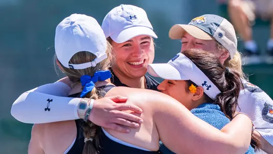 WTN_2425_CATS_CELEBRATE_1ST_RND_WIN_BSCT_ISU