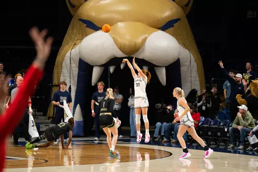 Addi Harris 3-pointer