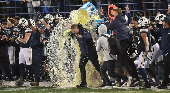Vigen Gatorade bath (by Daryn Hendrickson)