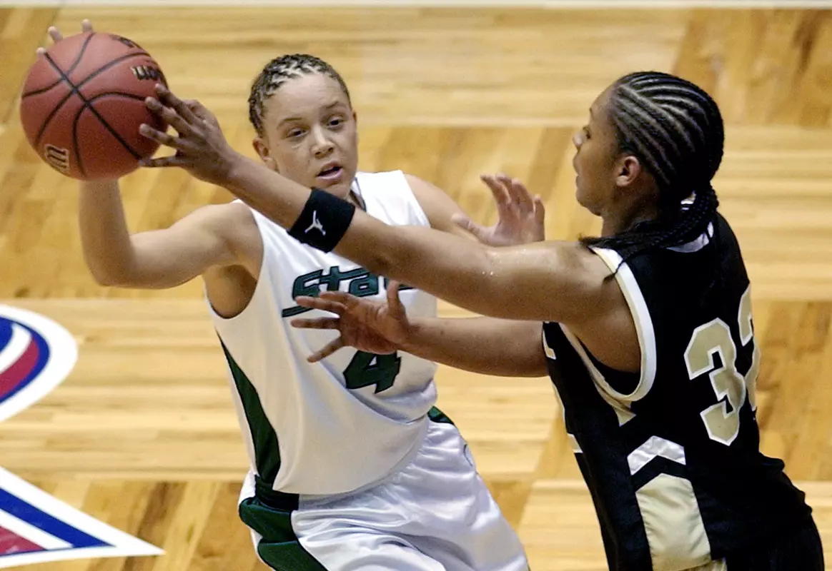Kristin Haynie is pressured by Vanderbilt forward Ashley Earley.