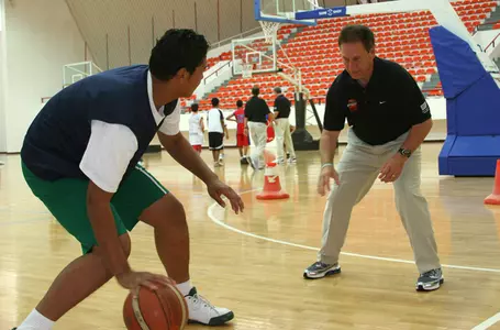 Tom Izzo worked with Kuwaiti children on Thursday at the Kuwaiti Sports Club.
