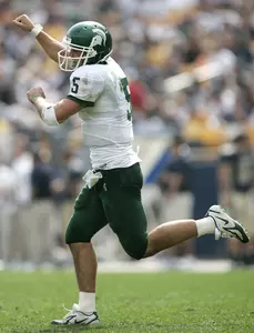 Quarterback, Drew Stanton, completes 16-of-25 passes for 198 yards.