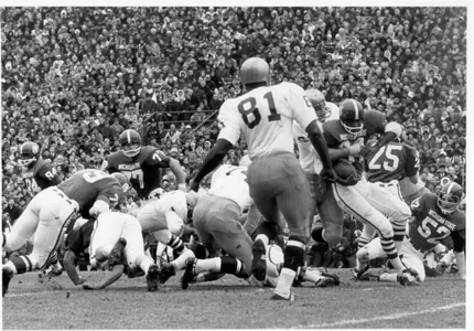 Dwight Lee fights for yardage against Notre Dame in the 1966 Game of the Century.