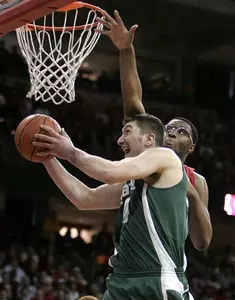 Goran Suton shoots against Wisconsin's Marcus Landry during the first half.