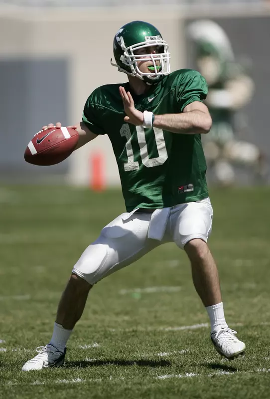 Red-shirt freshman Connor Dixon completed 10-of-12 throws for 105 yards and a touchdown to lead the Green team to a 21-8 victory over the White Saturday in Spartan Stadium.