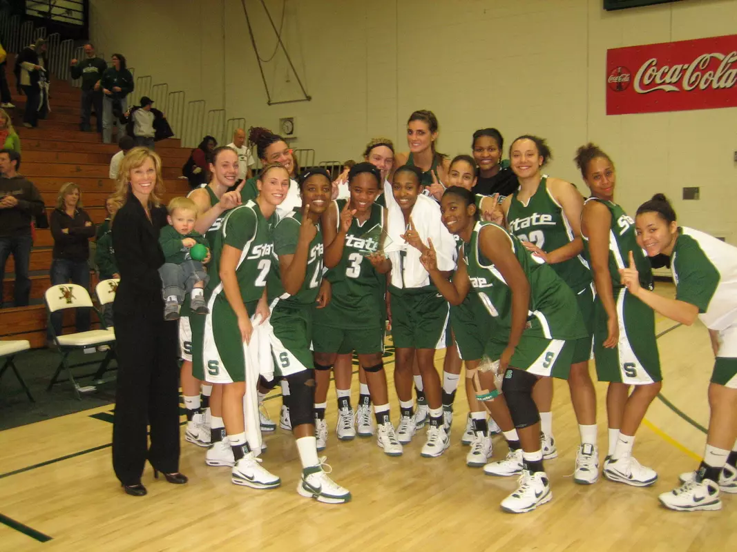 The Spartans improve to 5-0 for the fourth time in school history.