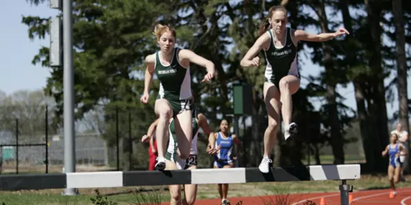 Nicole Bush posted a personal-record of 9:49.53 last night in the 3000m steeplechase prelims.