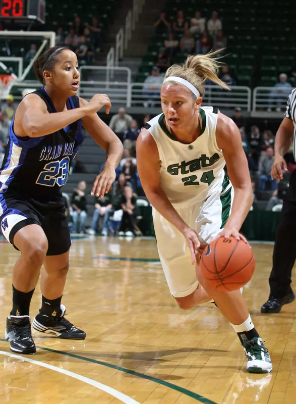 Sophomore Courtney Schiffauer scored 12 points and grabbed a team-high six rebounds in the win.