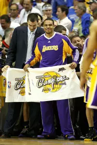 Shannon Brown holds an NBA Championship towel in the final seconds of the Lakers' championship-clinching win.