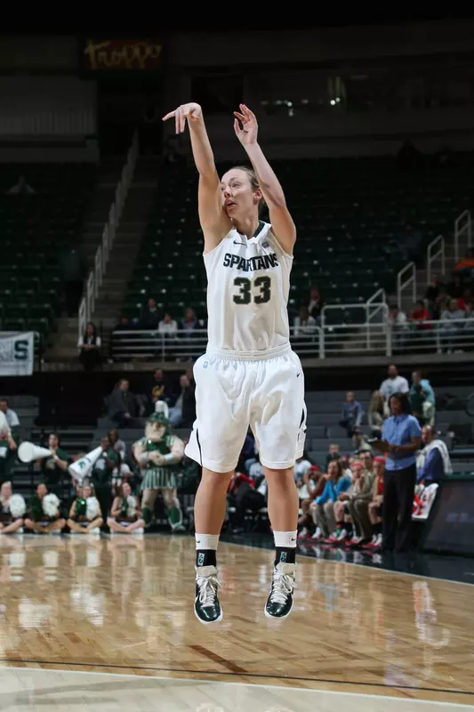 Junior Taylor Alton had a career night with 15 points on 5-of-7 shooting in Friday's win.