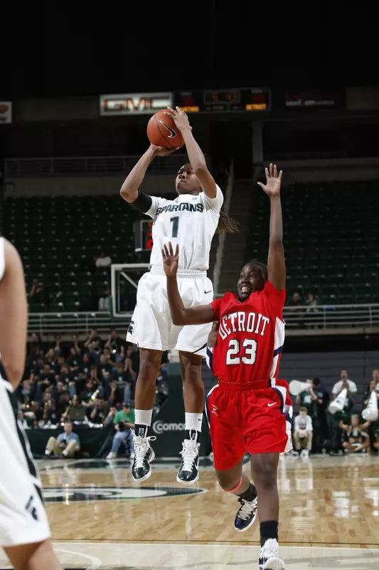 Sophomore Jasmine Thomas tied her season-high with 12 points, also adding five rebounds and four assists in the win.