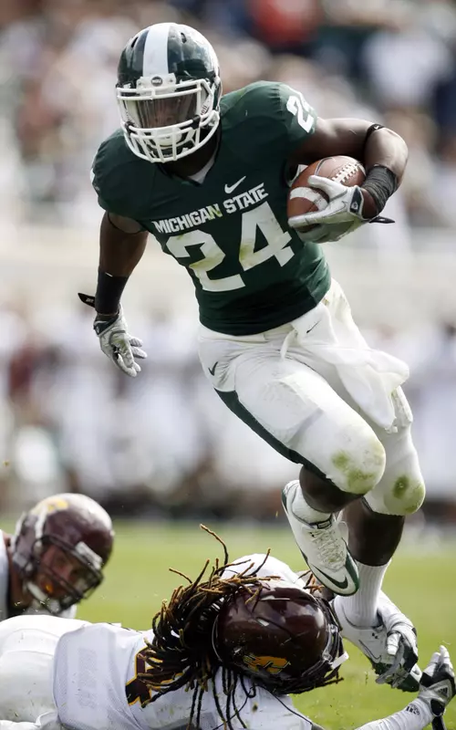 Le'Veon Bell shined in the first half running for 81 yards and three touchdowns.