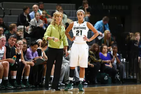 Head coach Suzy Merchant announced that Tori Jankoska signed her NLI this morning to join the Spartan women's basketball program.