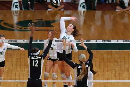 Lauren Wicinski led all player with 13 kills in the match.