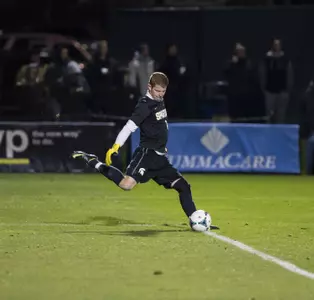 Zech Bennett's 0.67 GAA and .877 Sv% leads the Big Ten.