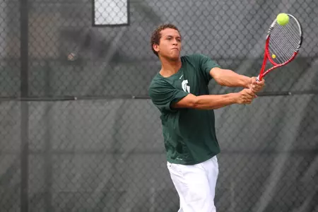 Roy compiled a 5-4 record in singles play during the 2013 fall schedule.