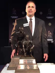 Pat Narduzzi with the Broyles Award on Tuesday in Little Rock, Ark. (Photo courtesy of the Broyles Award)