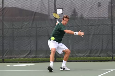 Linders was victorious in his singles matches against Detroit and Toledo on Saturday.
