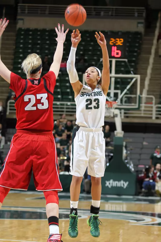 Redshirt freshman Aerial Powers had her fourth double-double of the season tonight.