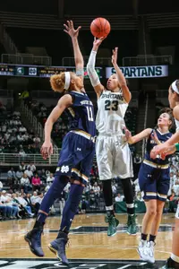 Aerial Powers had a double-double (27 points, 11 rebounds) for the second-straight game to start the season.