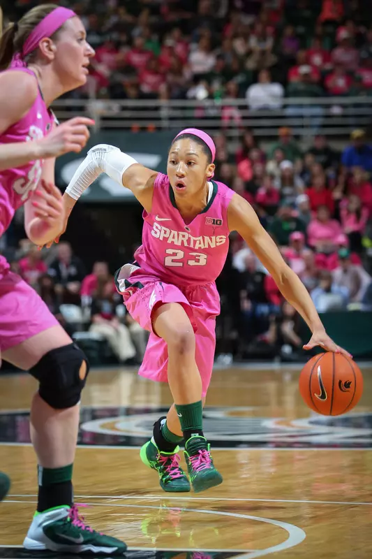 Aerial Powers added 15 points, seven rebounds and tied a career-high with five assists on Saturday.