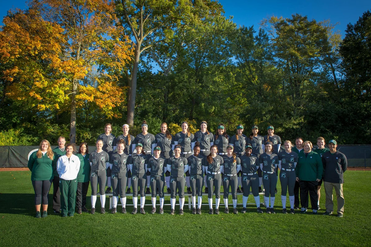 2018-19 MSU Softball Team Photo