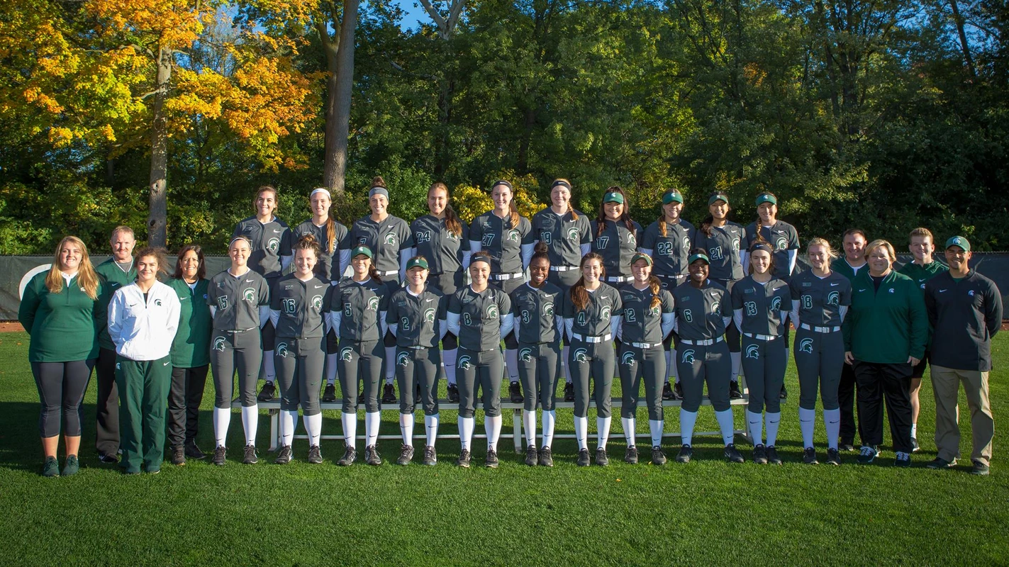 2018-19 MSU Softball Team Photo