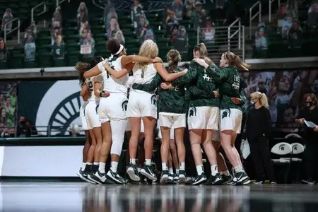 Team huddle vs Detroit Mercy