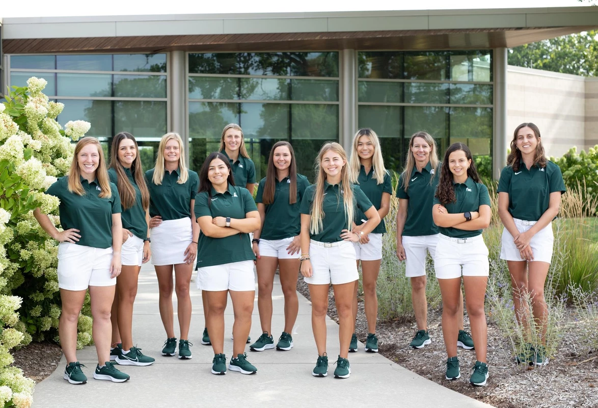 2021-22 women's golf team photo