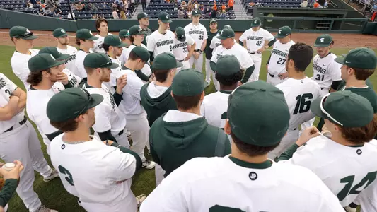 Team huddle vs Clemson at Greenville 2022