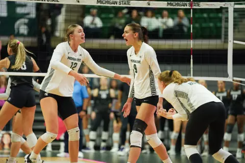 Evie Doezema and Zuzanna Kulig, volleyball, 2023, pink game