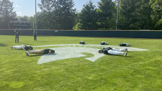 2023 Spartan baseball seniors kiss Spartan head