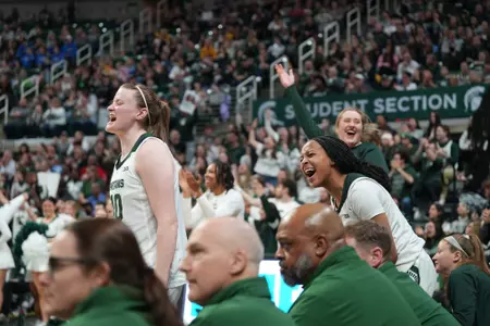 MSU WBB huddle