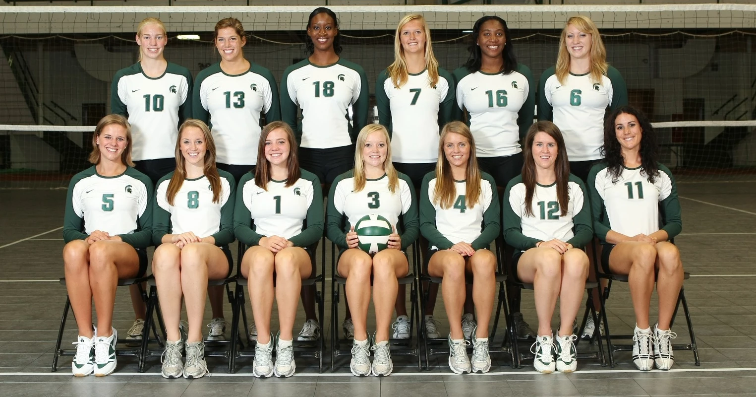 2010 Volleyball Team Photo