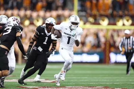 Omari Kelly action at Minnesota