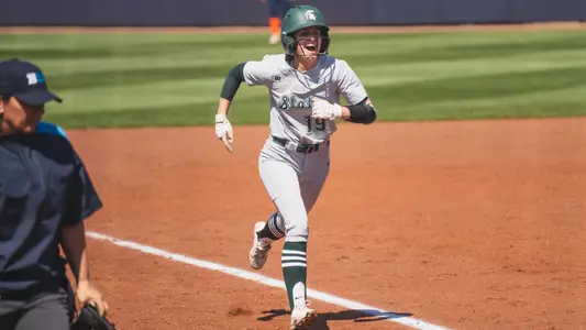 Sydney Doloszycki, action, 2025, softball