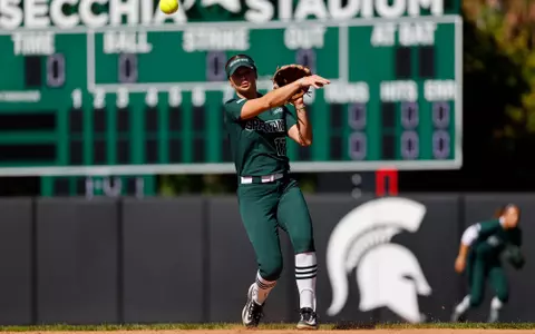 Lily Thurman warms up before a game vs. Detroit Mercy