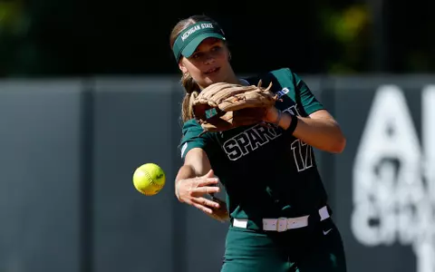 Lily Thurman warms up before a game vs. Detroit Mercy