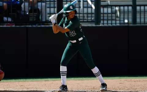 Jordynn Williams at bat vs Detroit Mercy