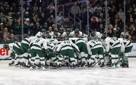 Huddle, hockey, 2025-26, action