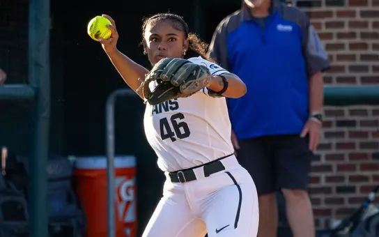 Natalia Kenyatta makes a throw from third base