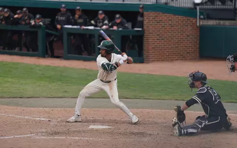 Khamaree Thomas prepares to swing