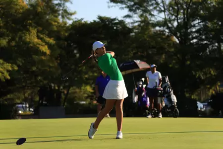 Lucia Valderrama swings.